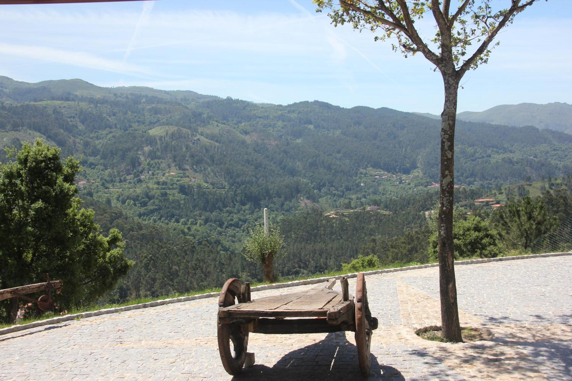 Encostas Da Torre Guest House Terras de Bouro Exterior foto